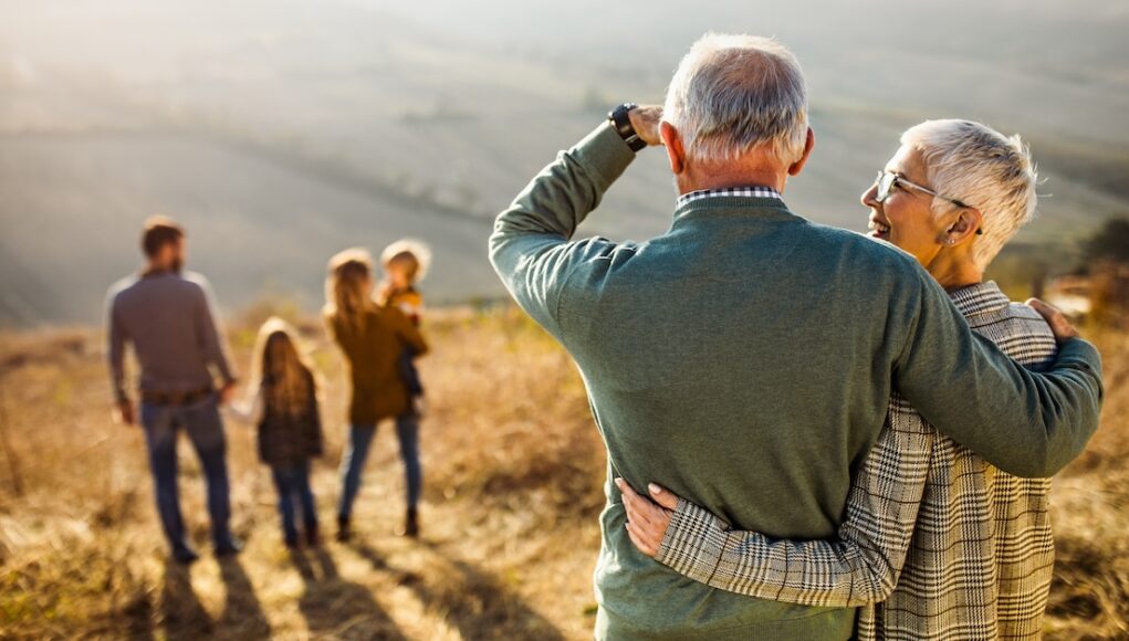 4 Ways Grandparents Can Go Back and Allow Moms And Dads Accept Their Function 